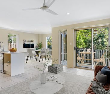 Spacious 4-Bedroom Family Home with Private Balcony in Coomera - Photo 1