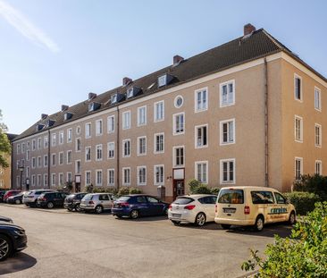 2-Zimmer-Wohnung mit Altbaucharme // Dachgeschoss - Photo 1