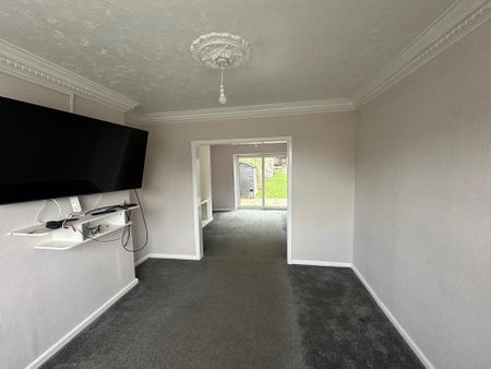 3 bedroom semi-detached house to rent - Photo 5