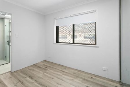 Absolute Beachfront Bliss in Vibrant Manly Inspect Now - 0401 352 885 - Photo 2