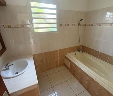 Location Maison 4 pièces 106m² ST PIERRE 97410 - Photo 4