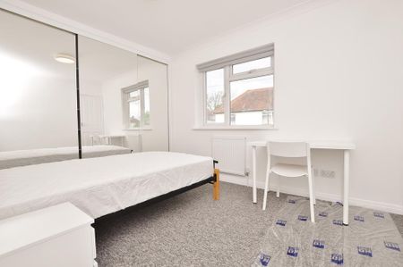 5 bedroom semi-detached house to rent - Photo 3