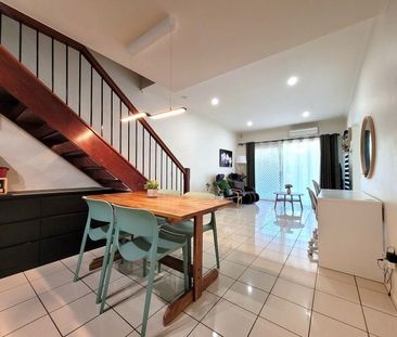 PERFECT LOW MAINTENANCE 3BEDS+1MUILTI PURPOSE ROOM WITH LARGE COURT... - Photo 2