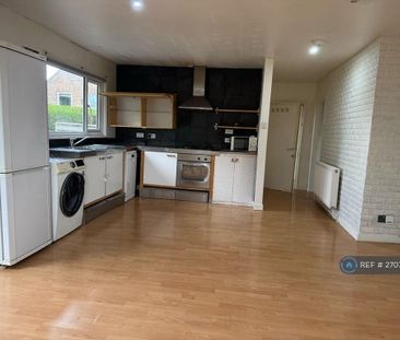 3 bedroom flat to rent - Photo 3