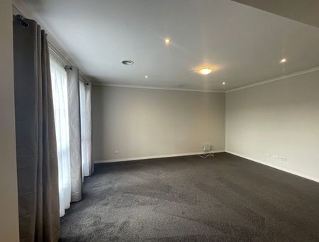 Stunning 3-Bedroom Home in South Morang - Photo 2