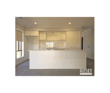 For Lease 4 Bedrooms House with Superb Location in Werribee - Photo 4