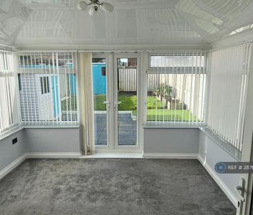 3 bedroom semi-detached house to rent - Photo 3