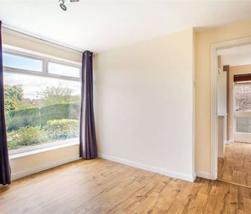 Attractive, spacious home with lovely garden on a quiet residential... - Photo 3
