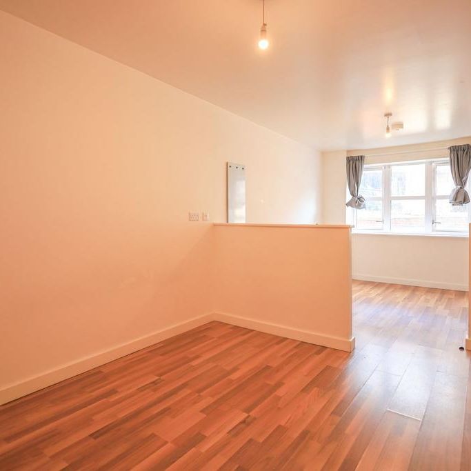 Studio to rent - Photo 1