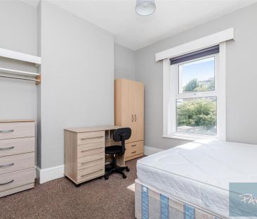 4 bedroom semi-detached house to rent - Photo 3