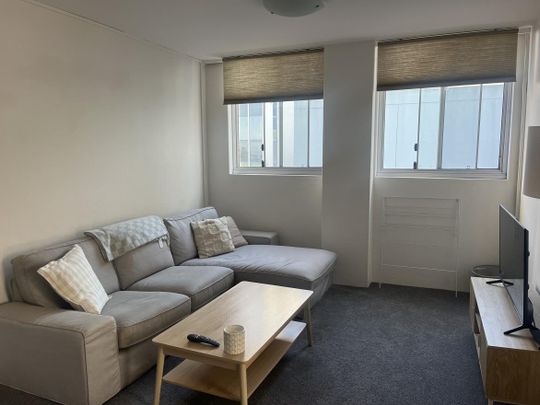 Sunny top floor unit only minutes to all Bondi Junction has to offer - Photo 1