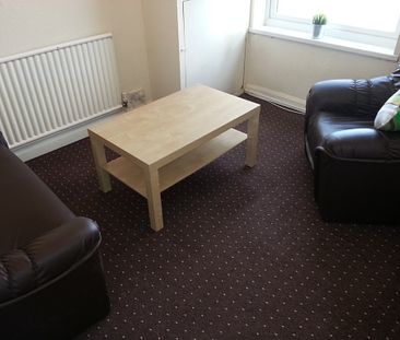2 Bedroom Terraced To Rent in Lenton - Photo 2