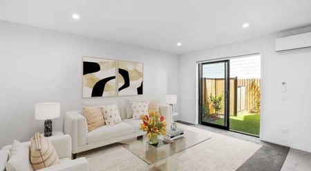 Modern Townhouse - Photo 2