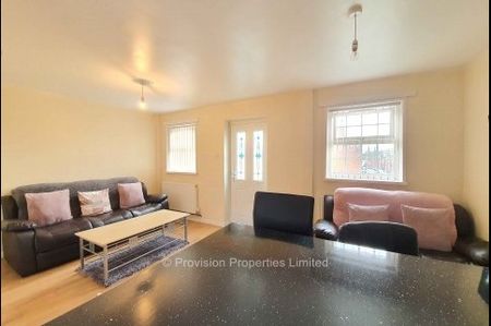 3 Bedroom Houses in Hyde Park - Photo 4