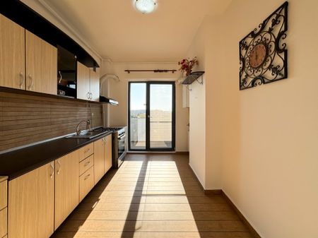 Apartament de inchiriat - suprafata generoasa - Photo 4