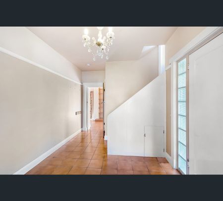 25 Stoke Street, New Town, Tas 7008 - Photo 2