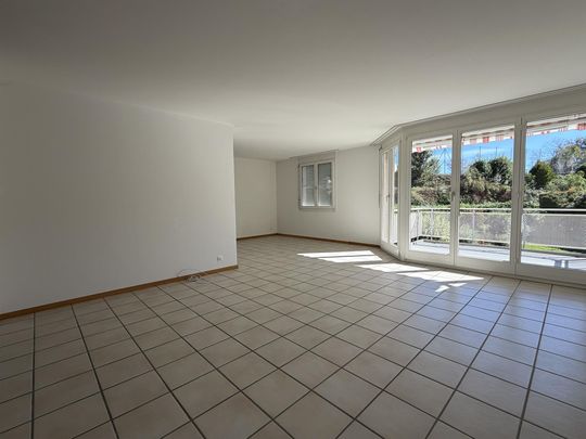 Grosszügige 3,5-Zi-Wohnung mit Balkon und Zugang zu Gartensitzplatz - Foto 1