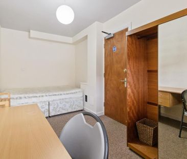 5 bedroom semi-detached house to rent - Photo 4