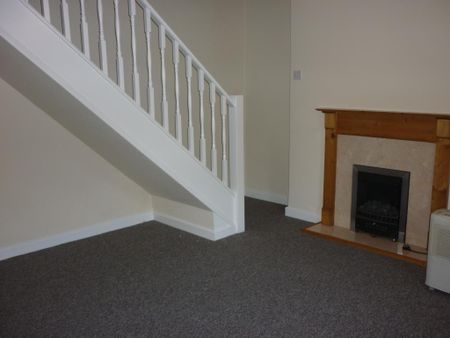 2 bedroom semi-detached house to rent - Photo 2