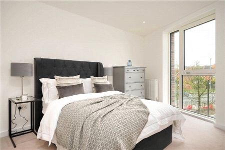 Station Road North, Egham, Surrey, TW20 9FF - Photo 4