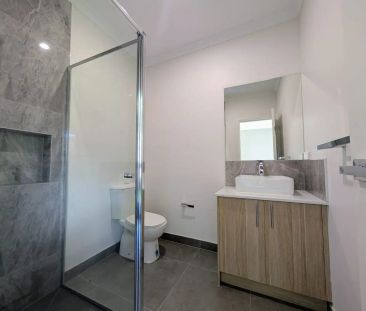 “Modern Comfort and Luxury in the Heart of Tarneit” - Photo 4
