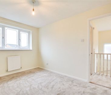 A three bedroom detached family home with an integrated garage and ... - Photo 6