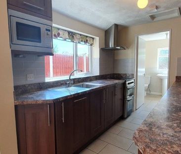 3 bedroom end of terrace house to rent - Photo 4