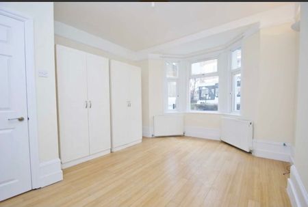 4 Bed Terraced House, Swaton Road, E3 - Photo 3