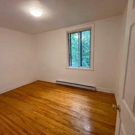 5½ rénové à Montréal-Est - 3 chambres - 1 365 $/mois - Photo 4