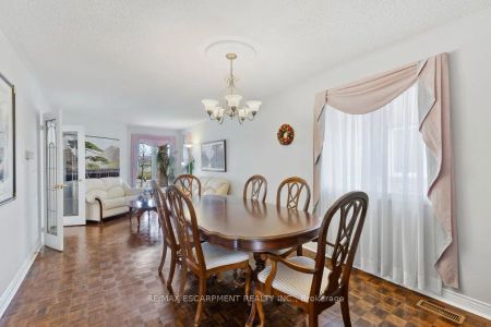 Detached Home For Lease | W9251835 - Photo 4