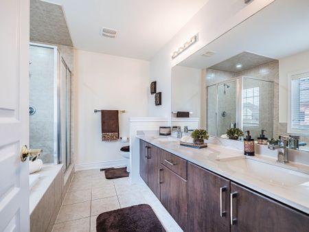 For Lease - 1 Orangeblossom Trail, Brampton, Ontario - Photo 4