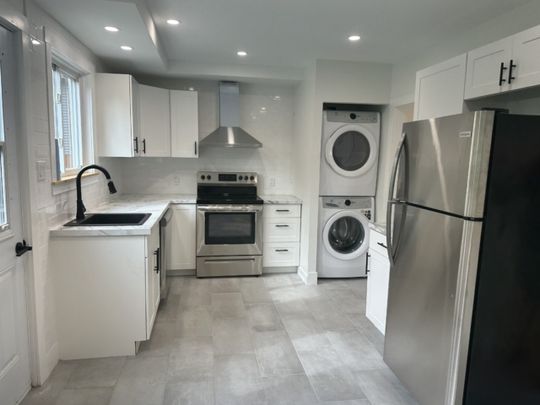 May 1st – 9A Heather St, Halifax 3 Bedroom Upper 2 Level Unit in Triplex! - Photo 1