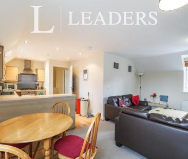 2 bedroom coach house to rent - Photo 2