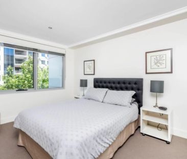 Live in the Heart of City - Fully Furnished & Move-In Ready! - Photo 2