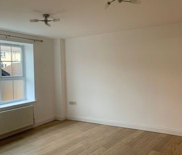 2 Bed Flat, Fountain Mill, BS5 - Photo 2