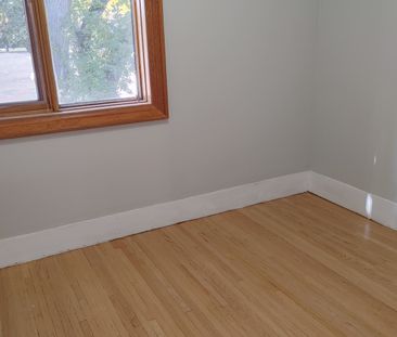 1937 TORONTO 3 BEDROOMS - Photo 4