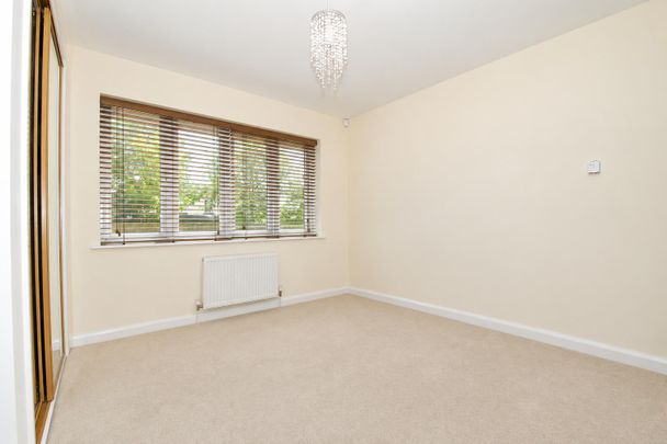 Mongomery Court, Finchley Central, London - Photo 1