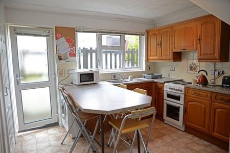 Saracen Way, Penryn, TR10 - Photo 4