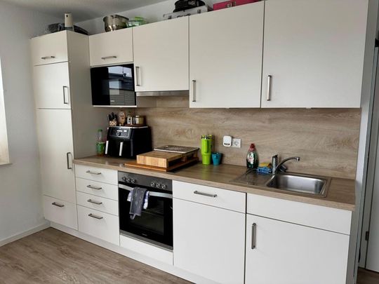 VERMIETUNG einer hochwertigen 2-Zimmer-Wohnung im Dachgeschoss - Photo 1