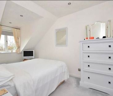 Bright & Modern 3 Bedroom Mid Terraced House for Rent in Nutbourne ... - Photo 2