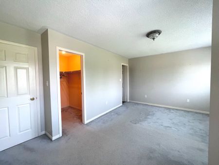 For Lease - 2136 Golden Orchard Trail, Oakville, Ontario - Photo 3