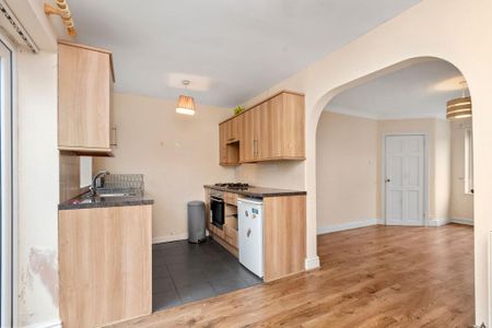 2 bedroom terraced house to rent - Photo 4