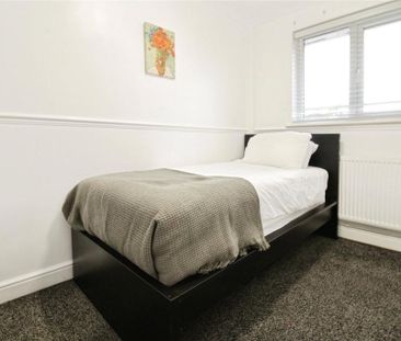 2 bedroom maisonette to rent - Photo 4