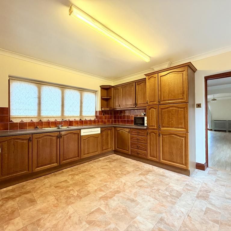 4 bedroom detached house to rent - Photo 1
