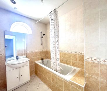 Location Appartement 4 pièces 74m² TOUSSIEU 69780 - Photo 2
