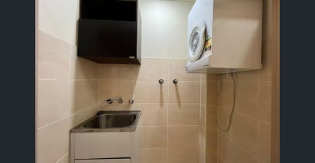 Two Bedroom Modern Apartment - Photo 2