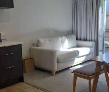 Modern studio living - Photo 2