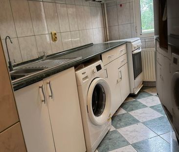 Berceni- decomandat, 2 gr sanitare, loc de parcare - Photo 2