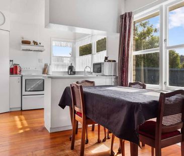 THREE BEDROOMS - KING STREET - WHAKATANE - Photo 1