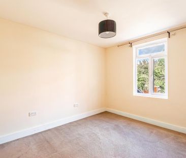2 bedroom maisonette to rent - Photo 4